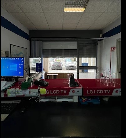 Interno bancone TecnoVideo sede Mantova